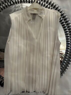 H & M Sleeveless Pleated V-Neck Blouse in Cream